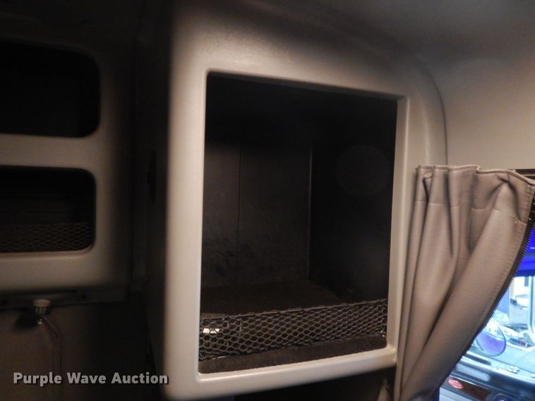 image for item KU9727 2012 Peterbilt 386  semi truck