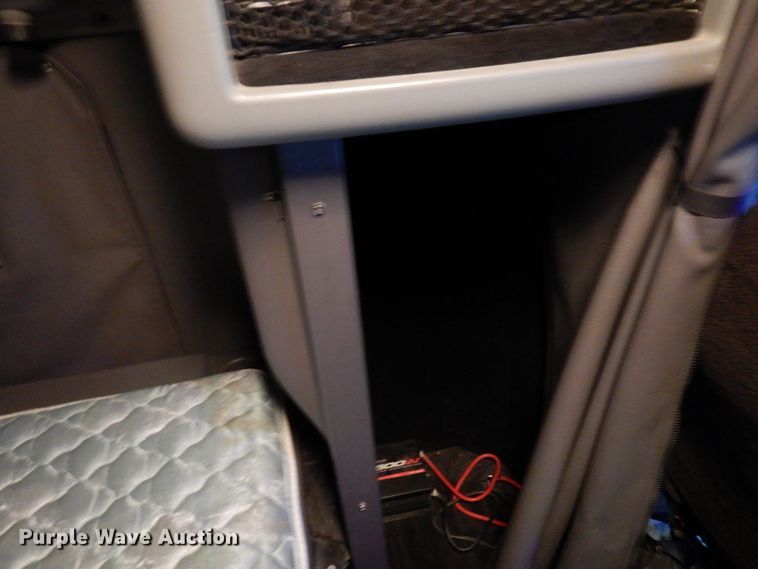 image for item KU9727 2012 Peterbilt 386  semi truck