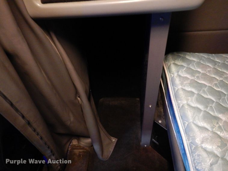 image for item KU9727 2012 Peterbilt 386  semi truck