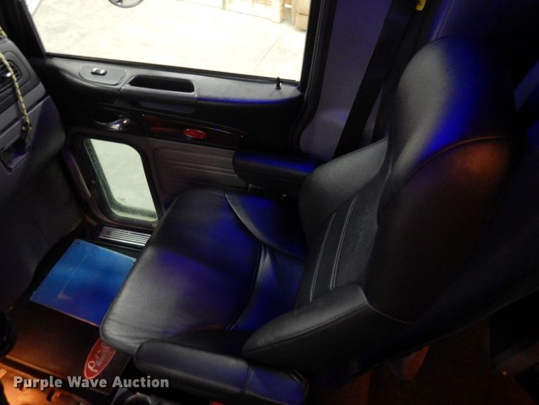 image for item KU9727 2012 Peterbilt 386  semi truck