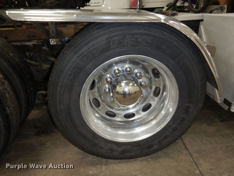 image for item KU9727 2012 Peterbilt 386  semi truck