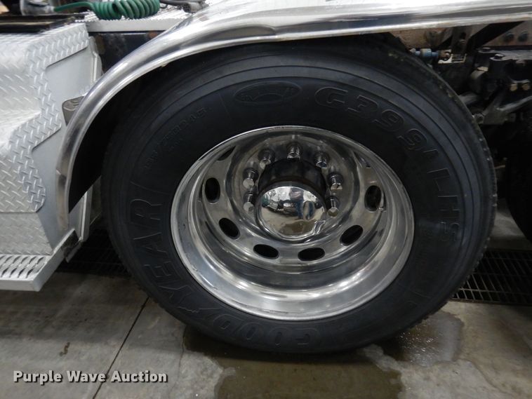 image for item KU9727 2012 Peterbilt 386  semi truck