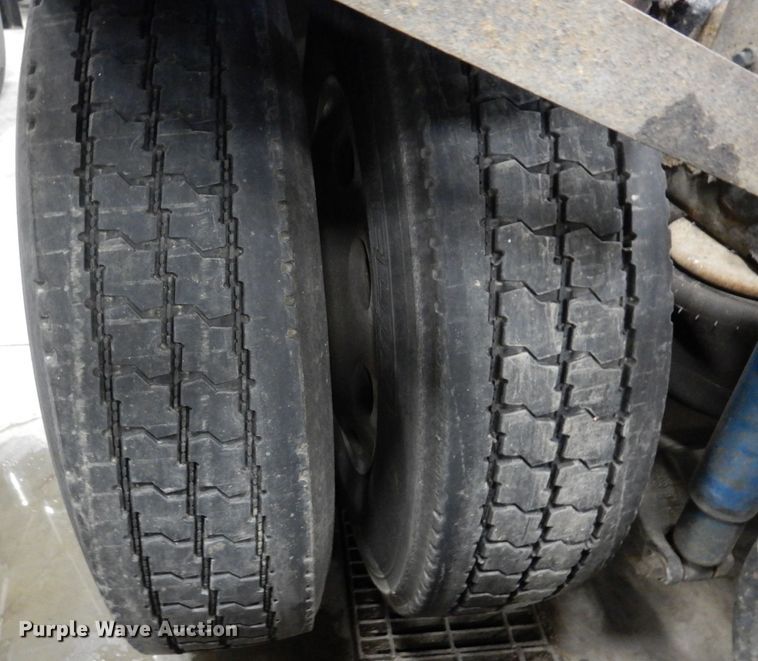 image for item KU9727 2012 Peterbilt 386  semi truck