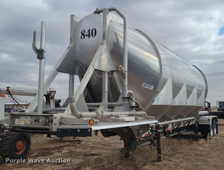 image for item LG9515 2012 Heil  pneumatic dry bulk trailer