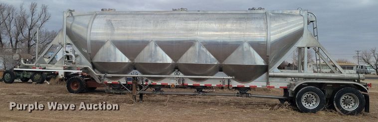 image for item LG9515 2012 Heil  pneumatic dry bulk trailer