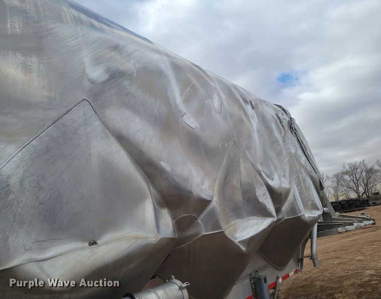 image for item LG9515 2012 Heil  pneumatic dry bulk trailer