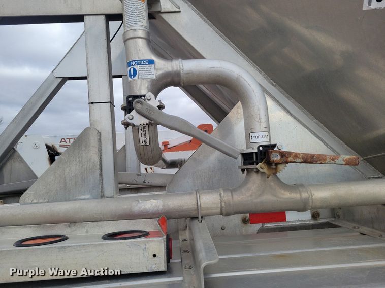 image for item LG9515 2012 Heil  pneumatic dry bulk trailer