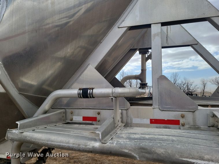 image for item LG9515 2012 Heil  pneumatic dry bulk trailer