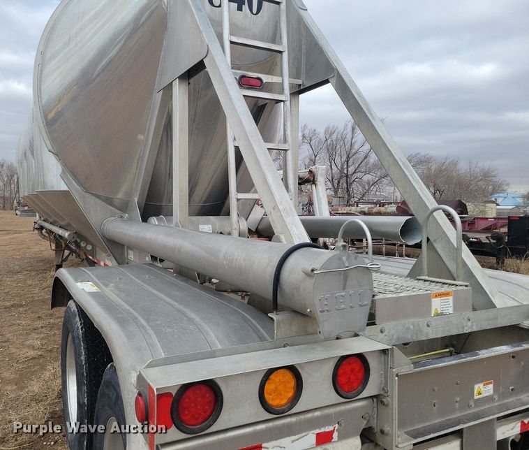 image for item LG9515 2012 Heil  pneumatic dry bulk trailer