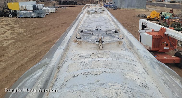 image for item LG9515 2012 Heil  pneumatic dry bulk trailer