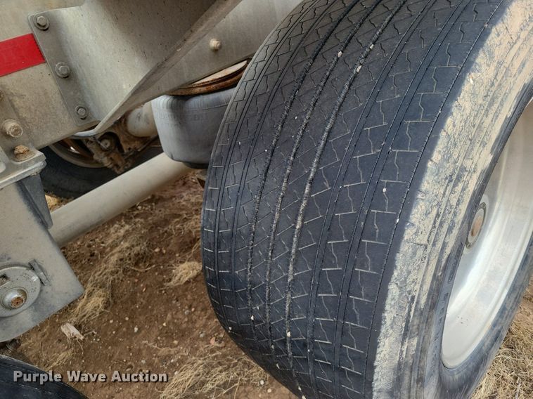 image for item LG9515 2012 Heil  pneumatic dry bulk trailer