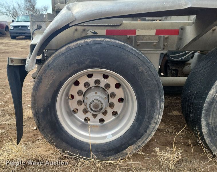 image for item LG9515 2012 Heil  pneumatic dry bulk trailer