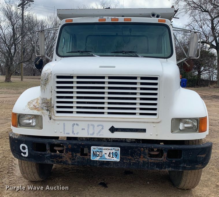 image for item LI9083 1999 International 4700  dump truck