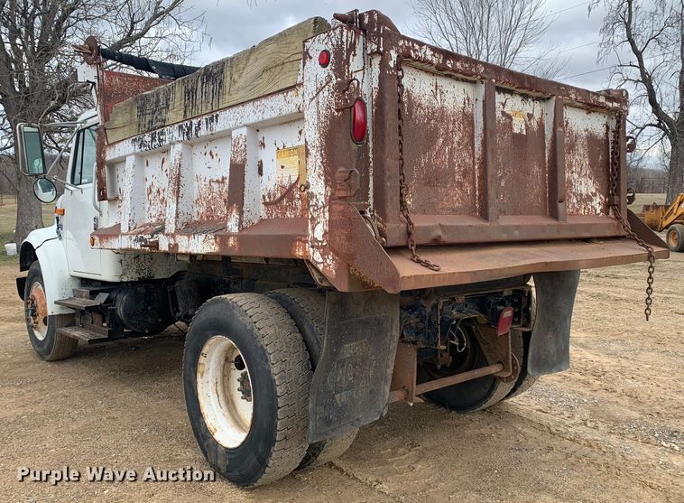image for item LI9083 1999 International 4700  dump truck