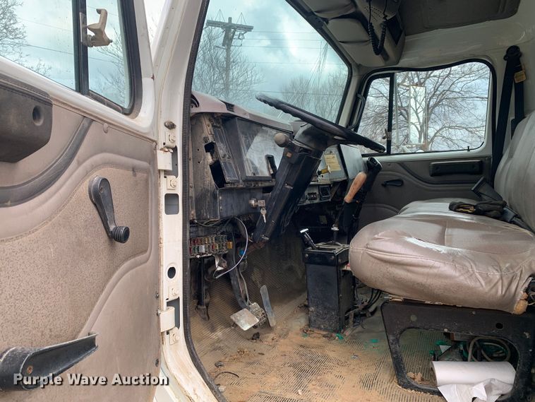 image for item LI9083 1999 International 4700  dump truck