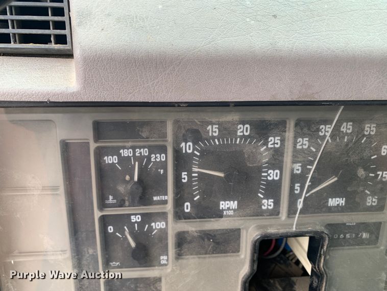 image for item LI9083 1999 International 4700  dump truck