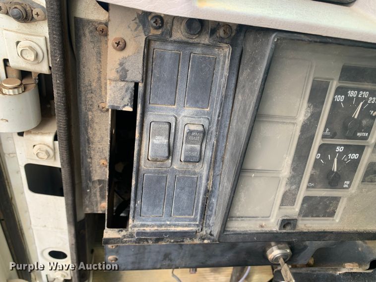 image for item LI9083 1999 International 4700  dump truck