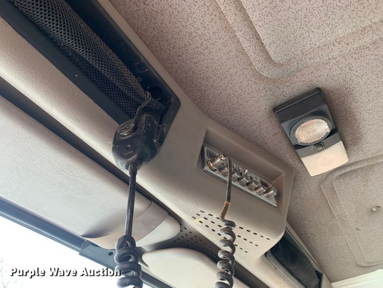 image for item LI9083 1999 International 4700  dump truck