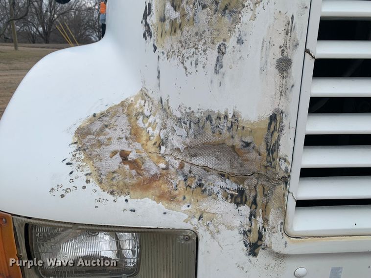 image for item LI9083 1999 International 4700  dump truck