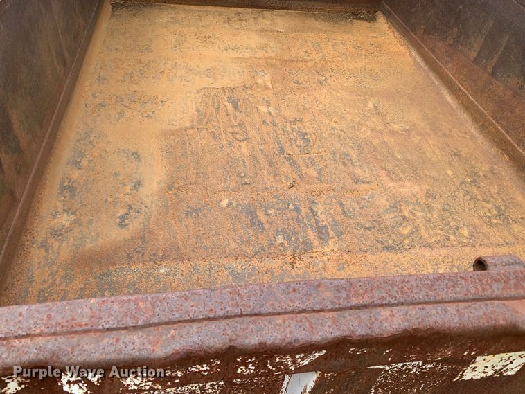 image for item LI9083 1999 International 4700  dump truck