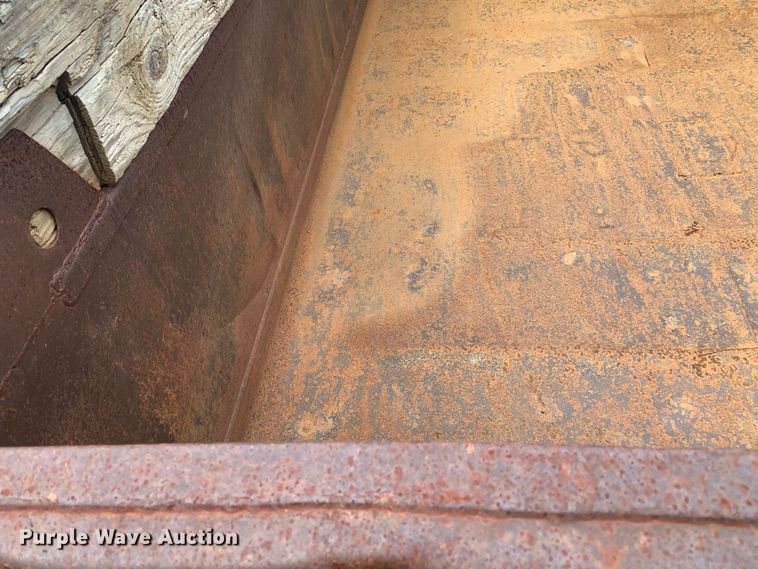 image for item LI9083 1999 International 4700  dump truck