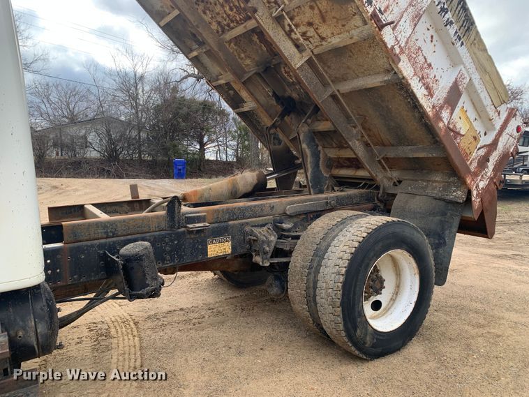 image for item LI9083 1999 International 4700  dump truck