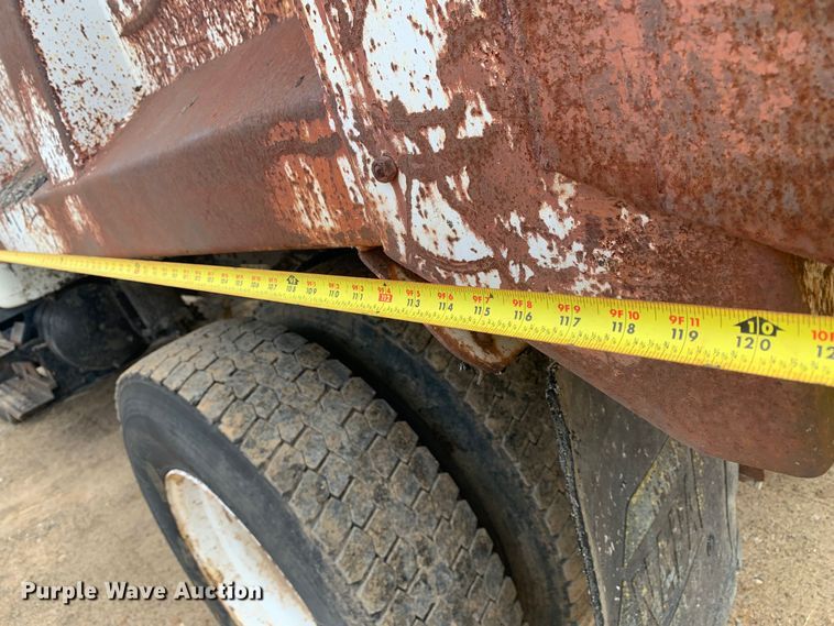 image for item LI9083 1999 International 4700  dump truck