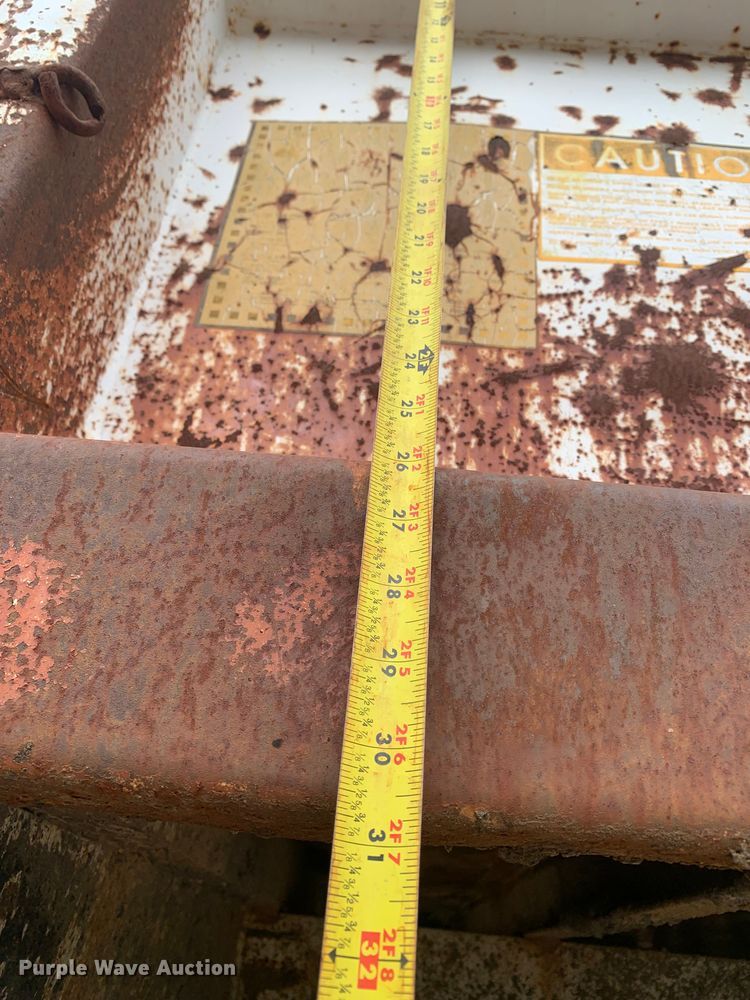 image for item LI9083 1999 International 4700  dump truck