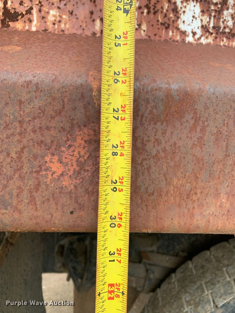 image for item LI9083 1999 International 4700  dump truck