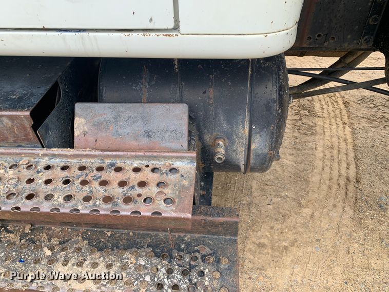 image for item LI9083 1999 International 4700  dump truck