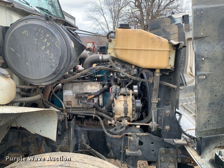 image for item LI9083 1999 International 4700  dump truck