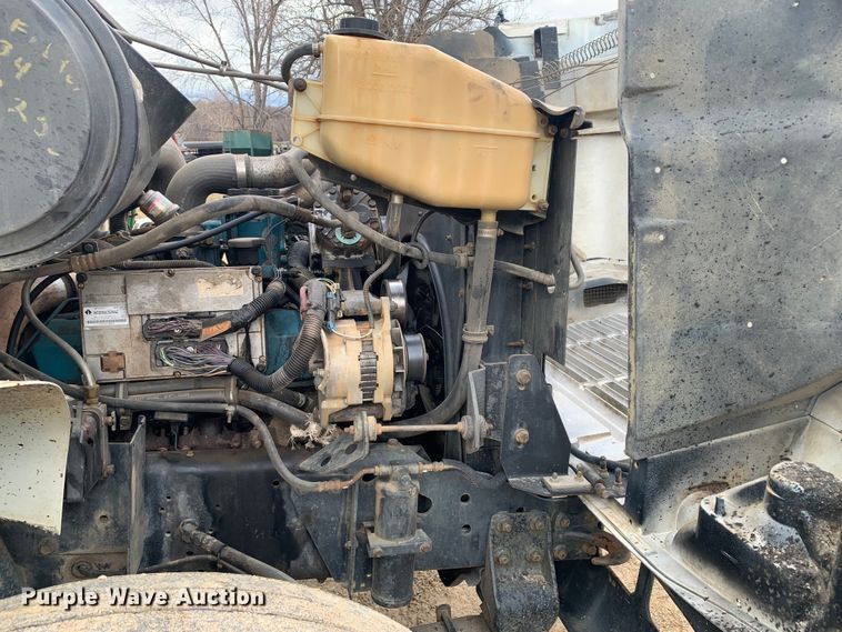 image for item LI9083 1999 International 4700  dump truck