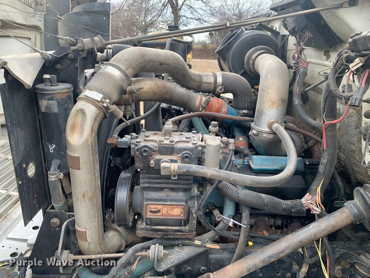 image for item LI9083 1999 International 4700  dump truck