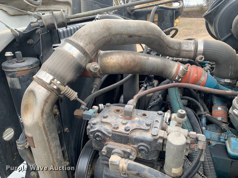 image for item LI9083 1999 International 4700  dump truck