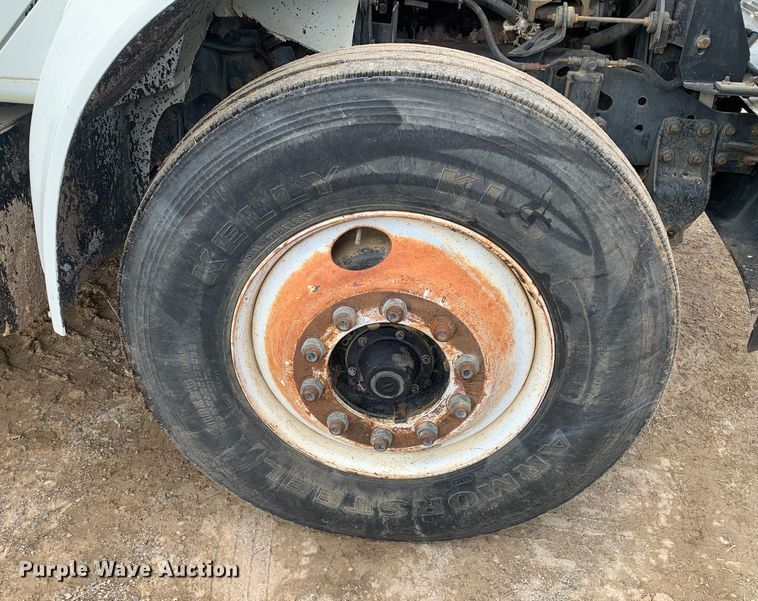 image for item LI9083 1999 International 4700  dump truck