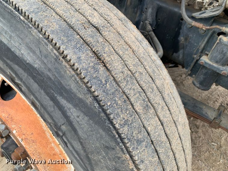 image for item LI9083 1999 International 4700  dump truck