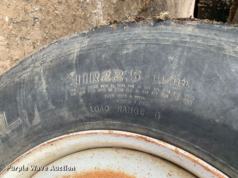 image for item LI9083 1999 International 4700  dump truck