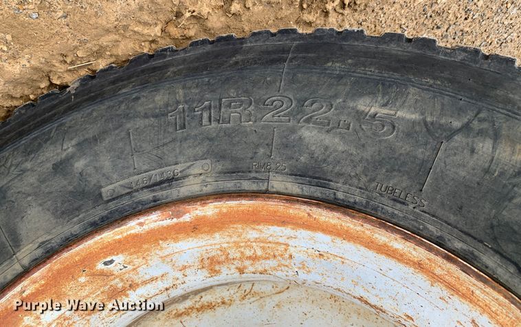 image for item LI9083 1999 International 4700  dump truck