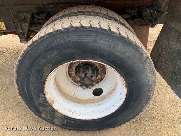 image for item LI9083 1999 International 4700  dump truck