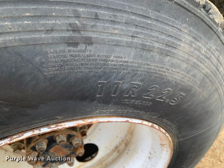 image for item LI9083 1999 International 4700  dump truck