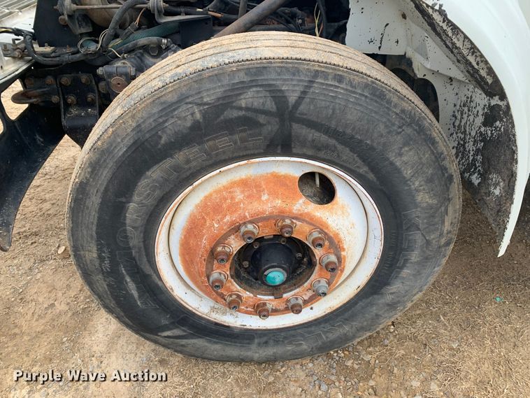 image for item LI9083 1999 International 4700  dump truck