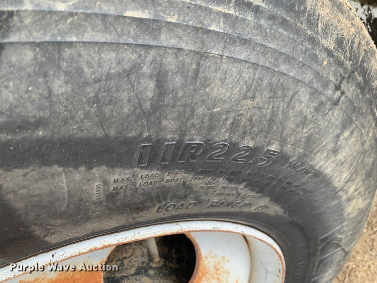 image for item LI9083 1999 International 4700  dump truck