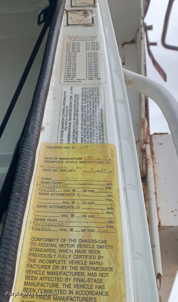 image for item LI9083 1999 International 4700  dump truck