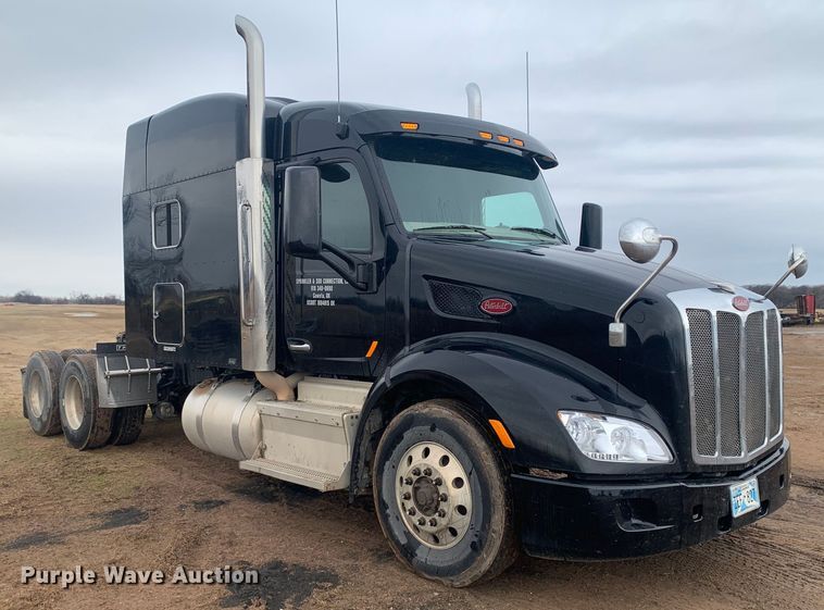 image for item LI9088 2016 Peterbilt 579  semi truck