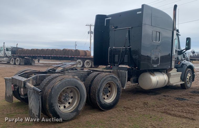 image for item LI9088 2016 Peterbilt 579  semi truck