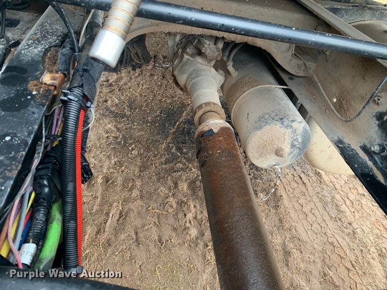 image for item LI9088 2016 Peterbilt 579  semi truck