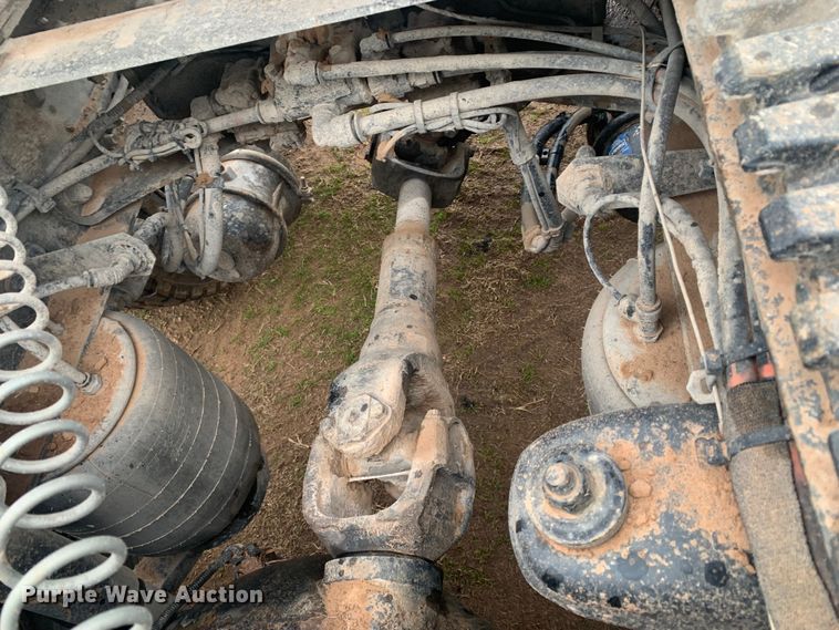 image for item LI9088 2016 Peterbilt 579  semi truck