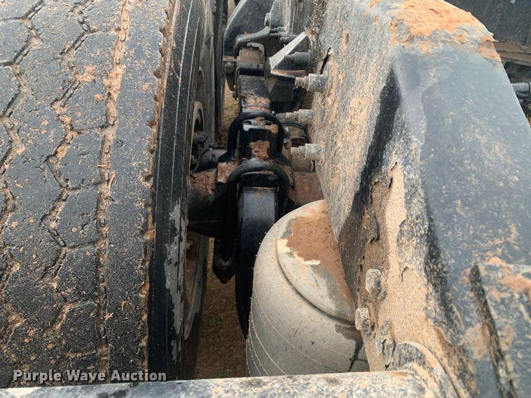 image for item LI9088 2016 Peterbilt 579  semi truck