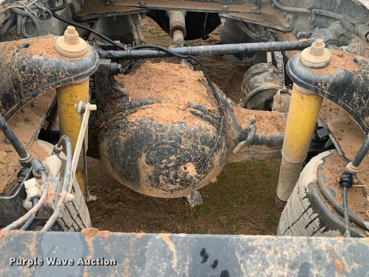 image for item LI9088 2016 Peterbilt 579  semi truck