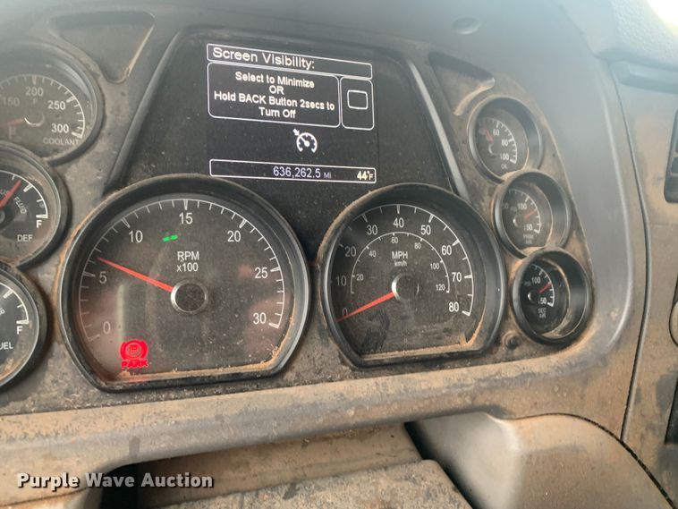 image for item LI9088 2016 Peterbilt 579  semi truck